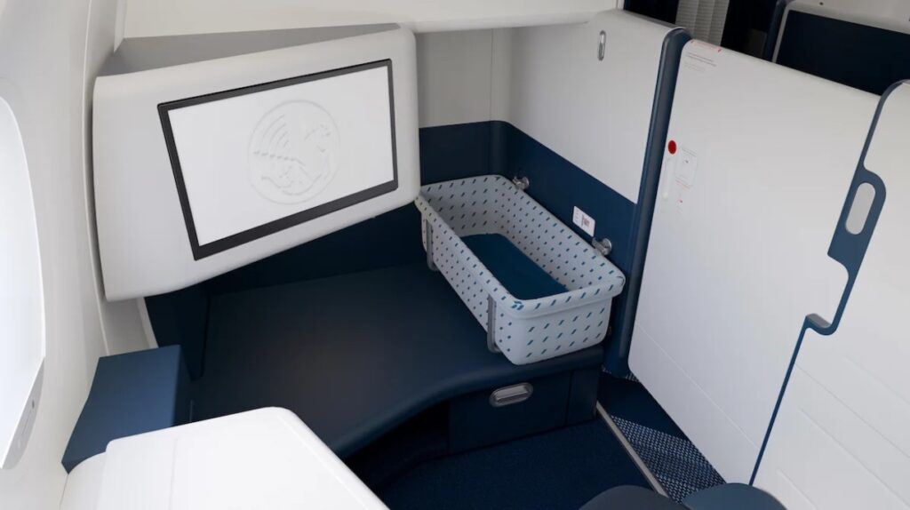 New Air France A350 business class bulkhead seat